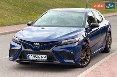 Седан Toyota Camry 2023 в Києві