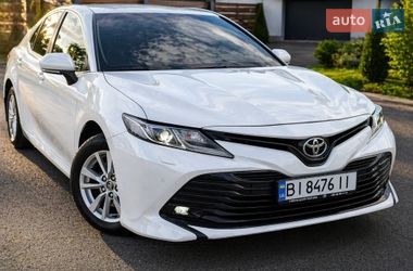 Седан Toyota Camry 2018 в Полтаве