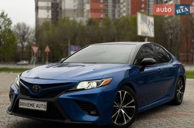 Седан Toyota Camry 2017 в Днепре