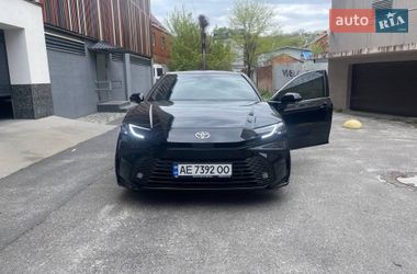 Седан Toyota Camry 2025 в Дніпрі