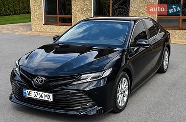 Седан Toyota Camry 2018 в Дніпрі