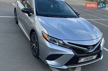 Седан Toyota Camry 2019 в Києві