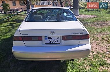 Седан Toyota Camry 1999 в Здолбунове