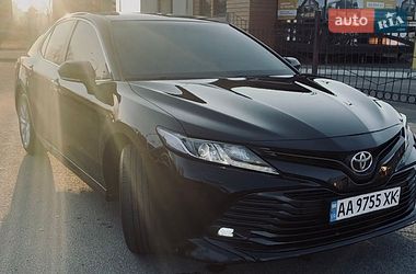 Седан Toyota Camry 2019 в Киеве
