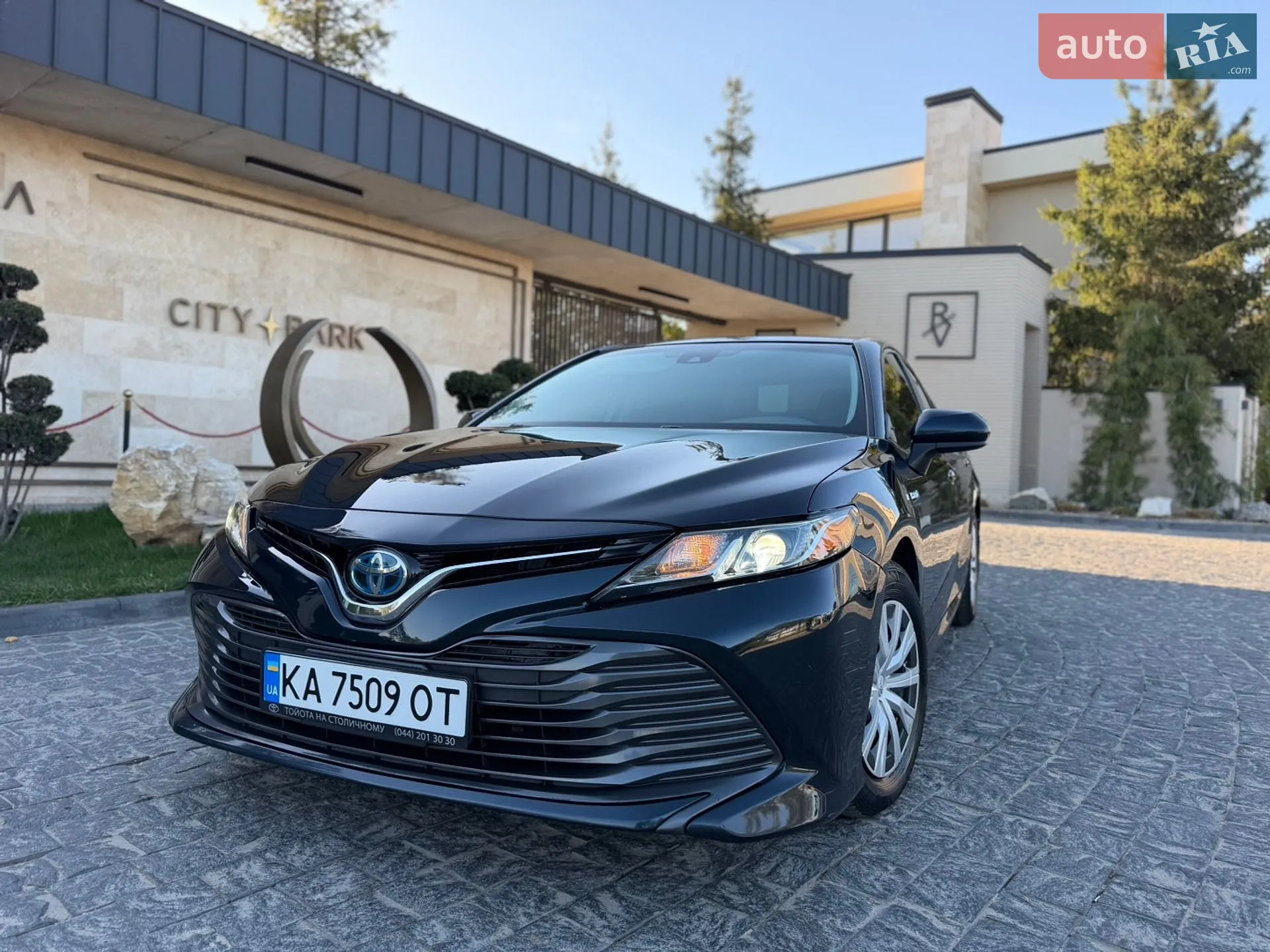 2020 Toyota Camry - мініатюра 2