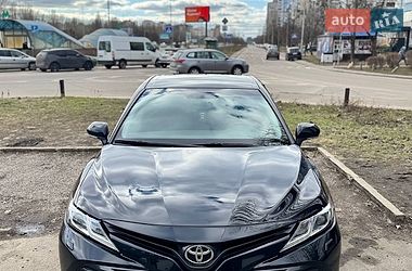 Седан Toyota Camry 2019 в Киеве