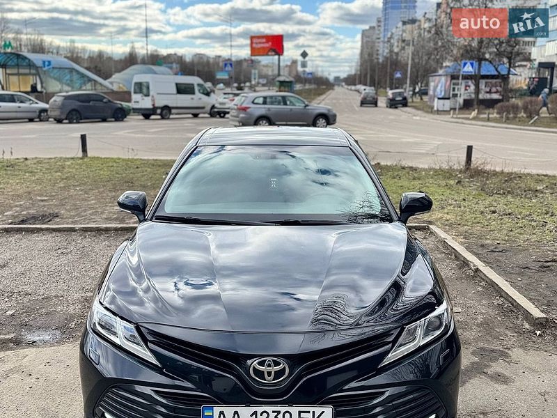Toyota Camry 2019