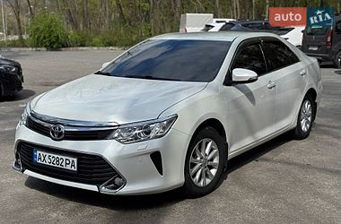 Седан Toyota Camry 2015 в Харкові