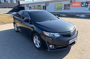 Седан Toyota Camry 2013 в Харкові