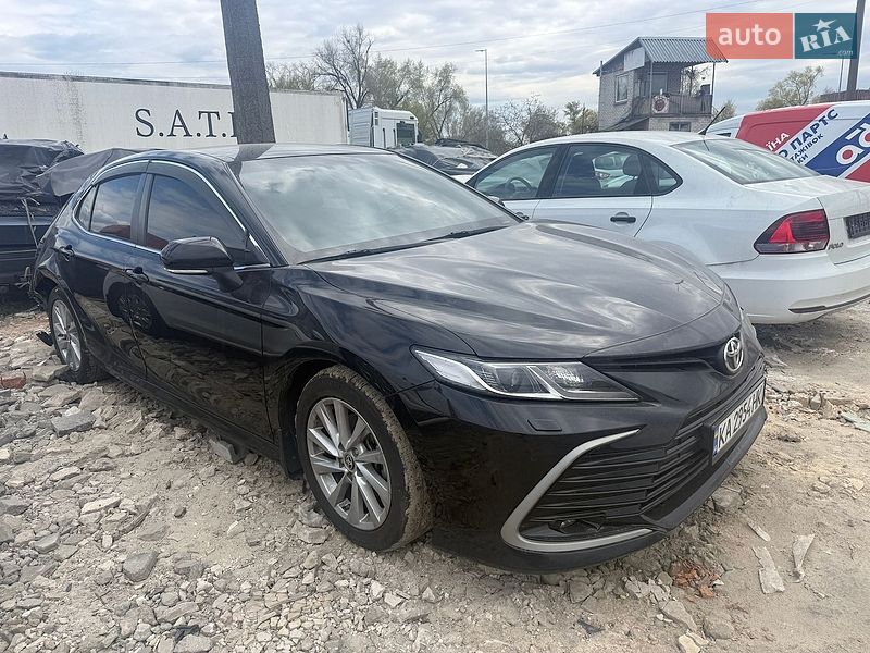 Toyota Camry 2021