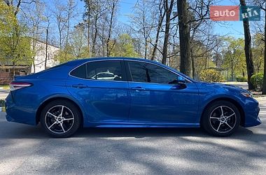 Седан Toyota Camry 2019 в Буче