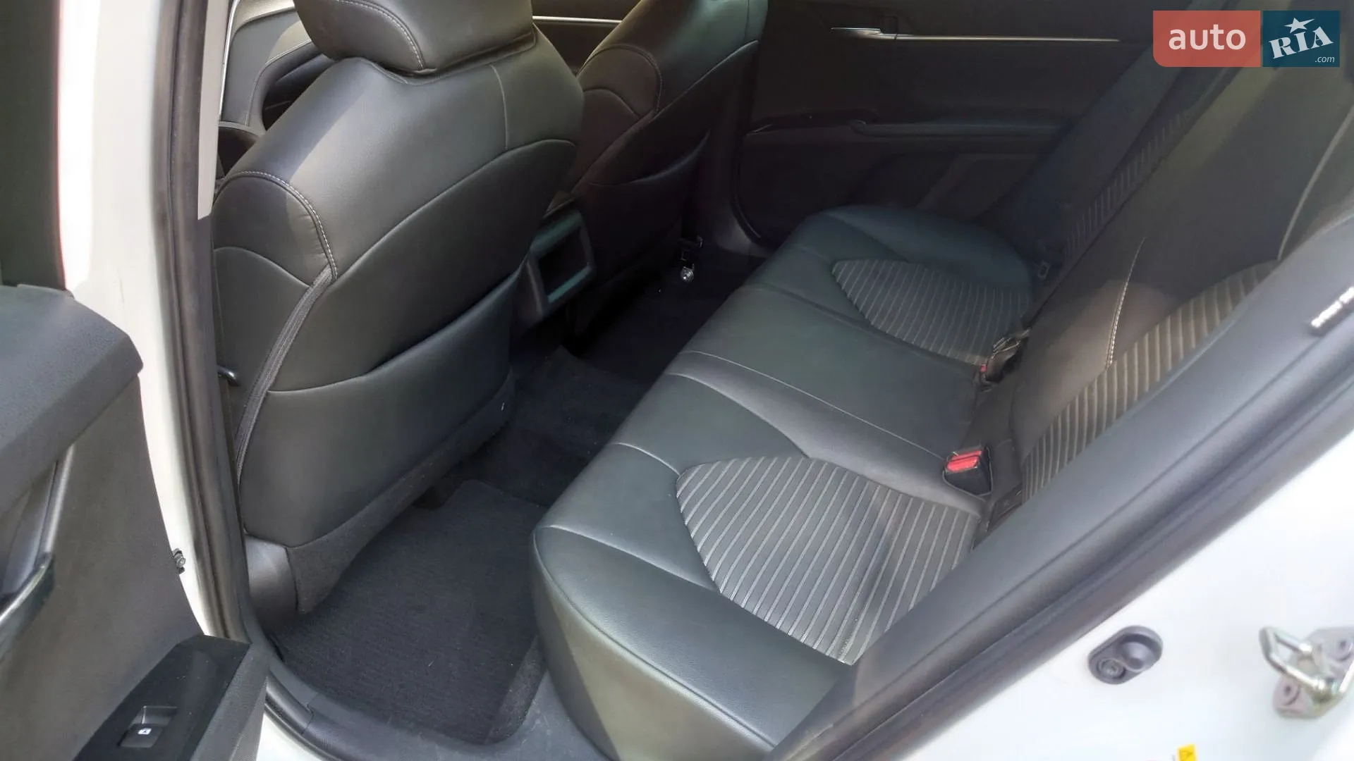 2017 Toyota Camry - мініатюра 15