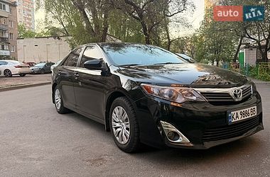 Седан Toyota Camry 2014 в Києві
