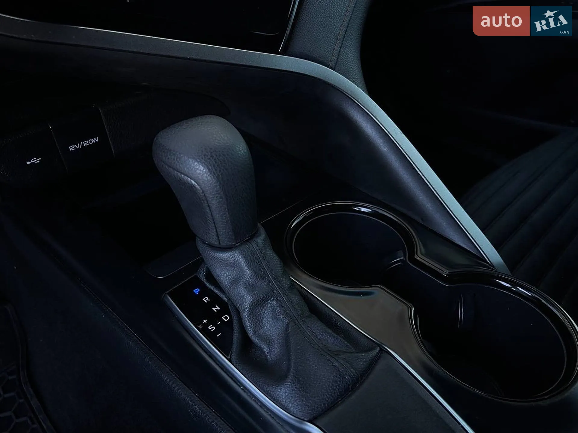 2020 Toyota Camry - мініатюра 13