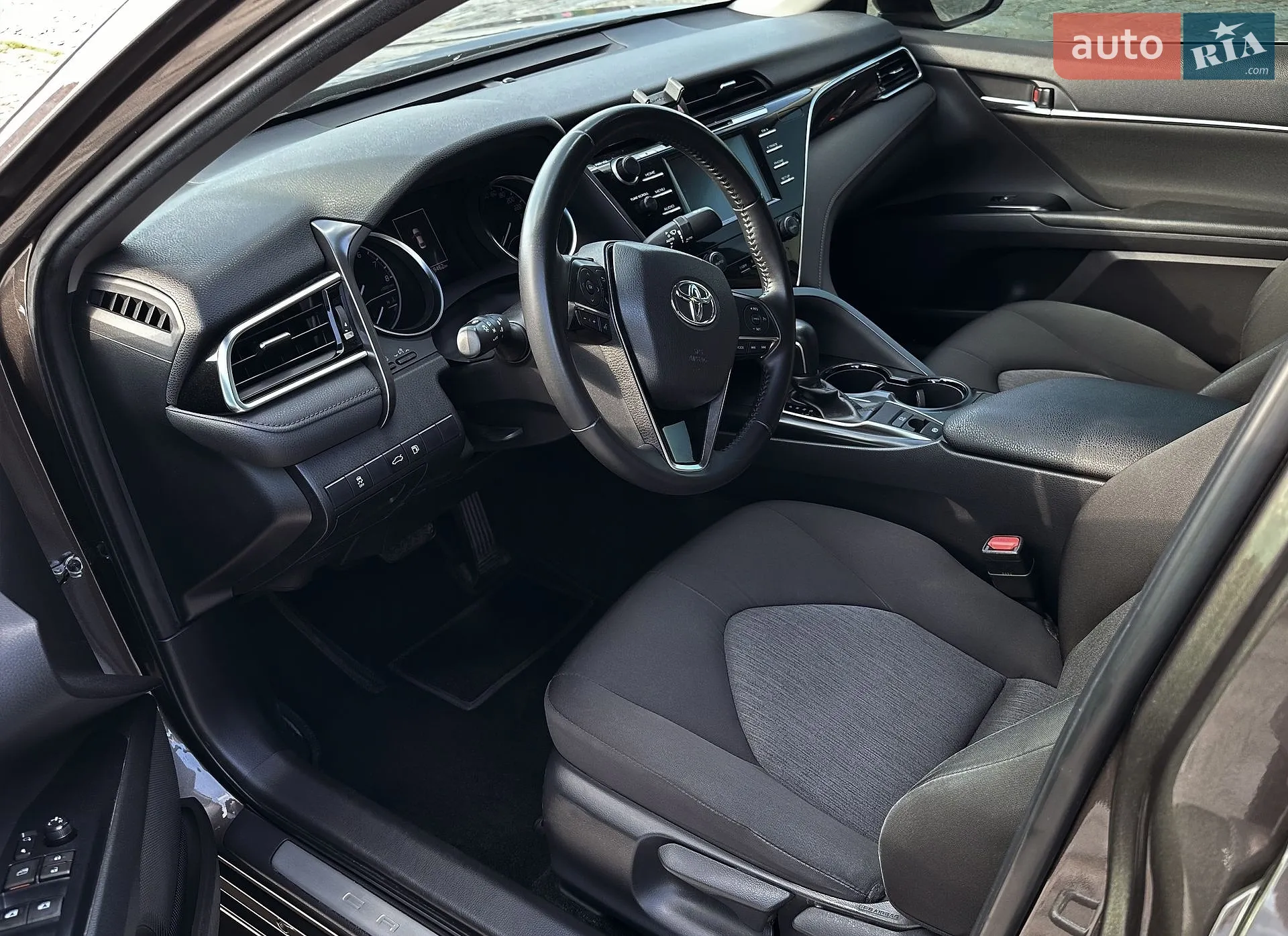 2018 Toyota Camry - мініатюра 16