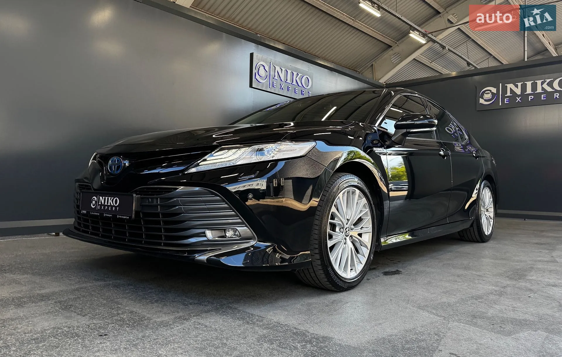 2020 Toyota Camry - мініатюра 2