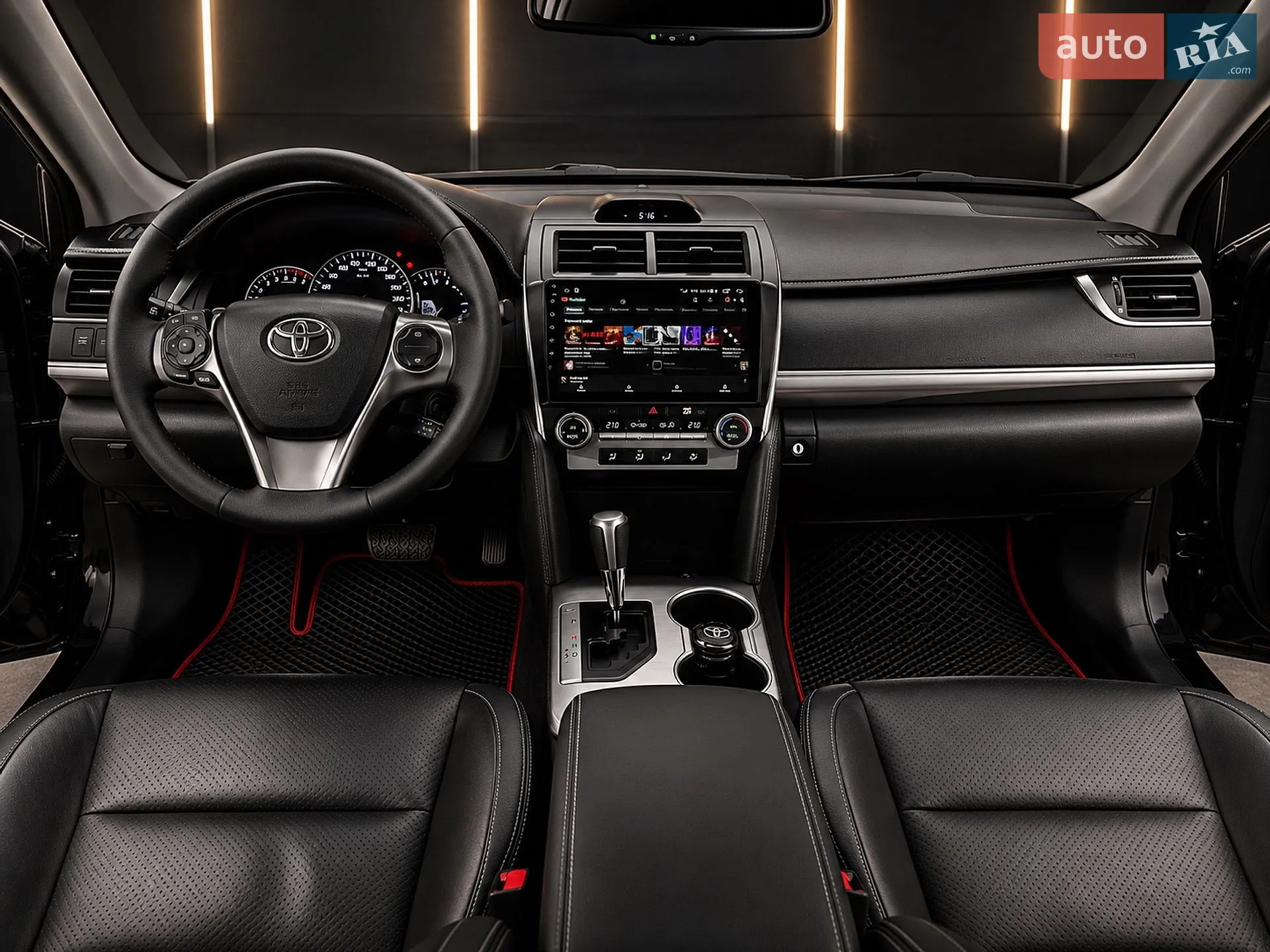 2013 Toyota Camry - фото 1