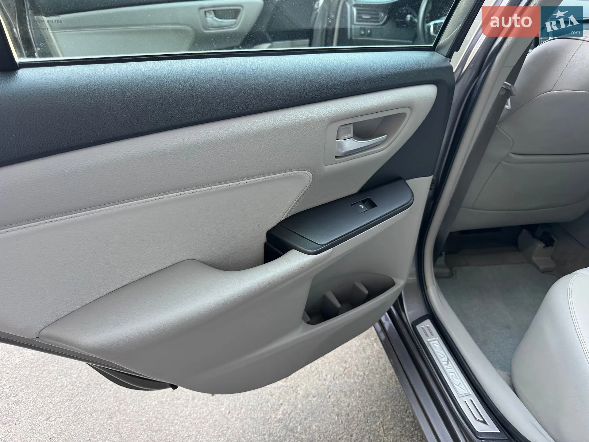 2016 Toyota Camry - мініатюра 17
