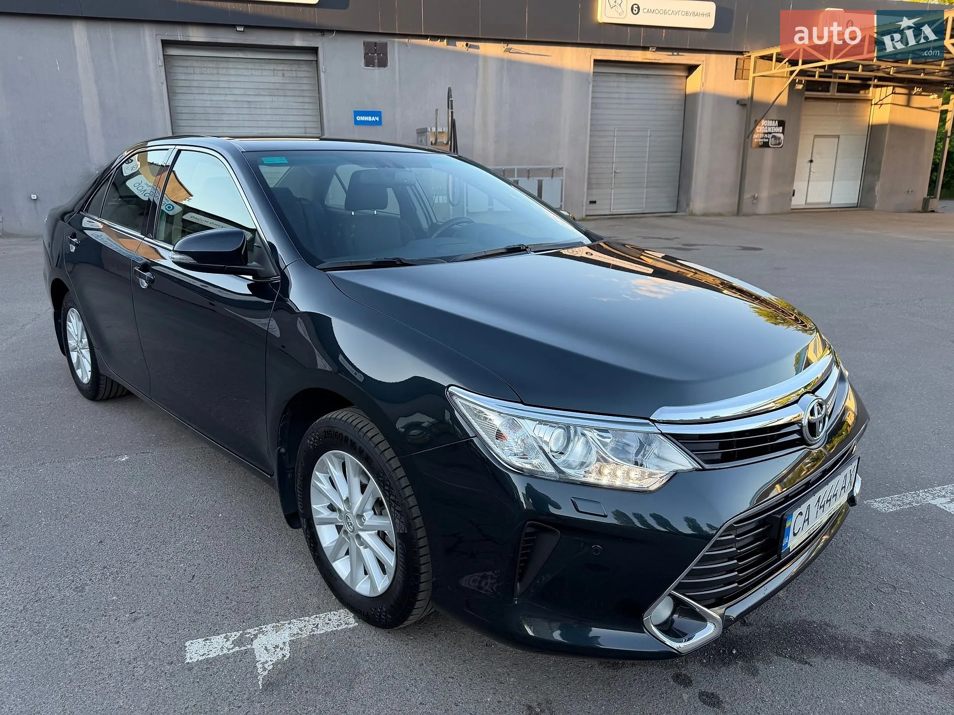 2017 Toyota Camry - мініатюра 2