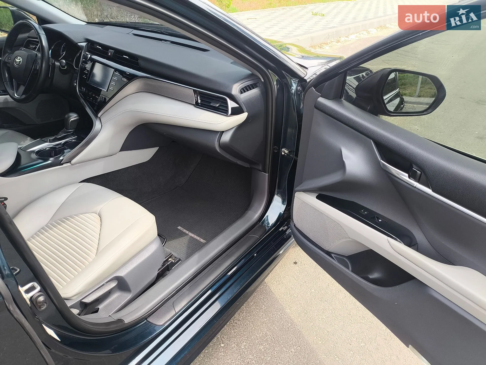 2018 Toyota Camry - мініатюра 3