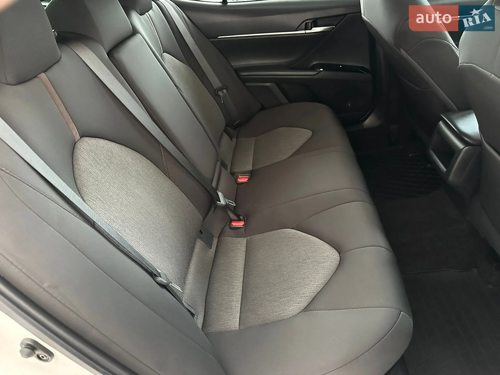 2018 Toyota Camry - мініатюра 17