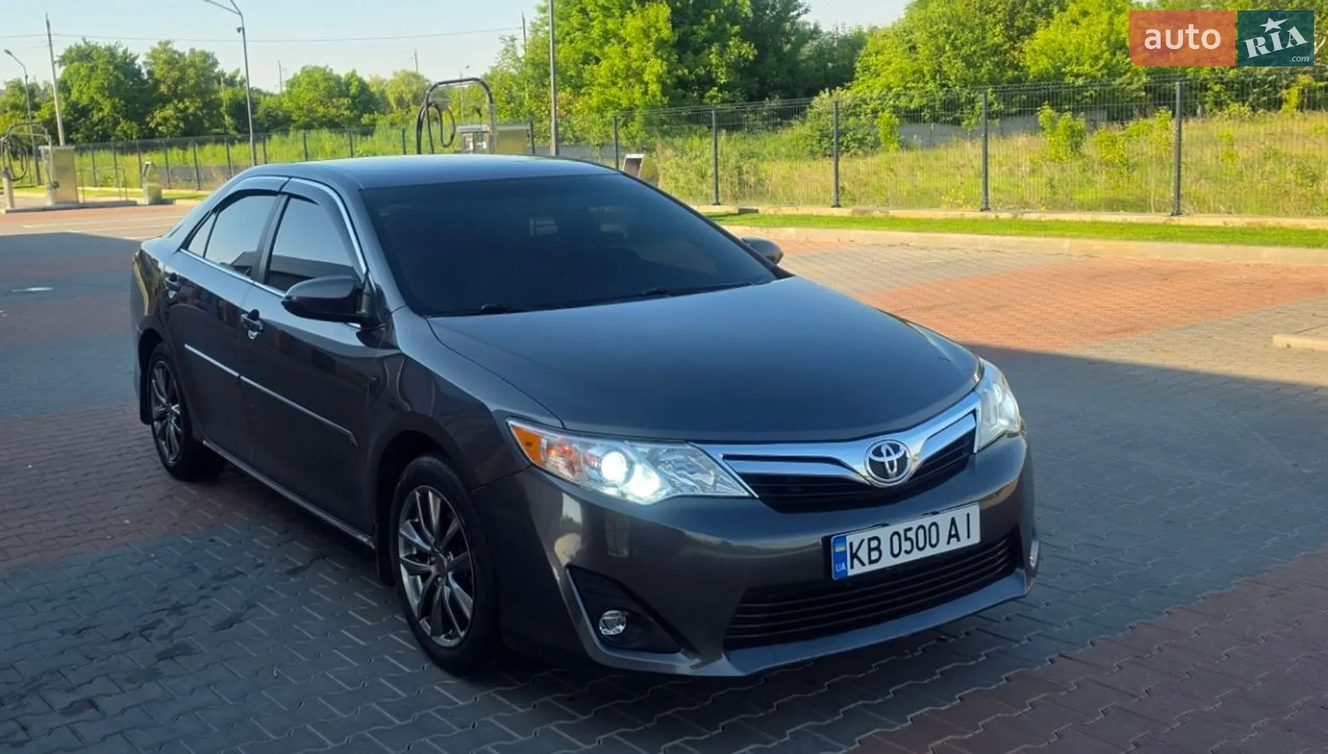 2014 Toyota Camry - фото 1