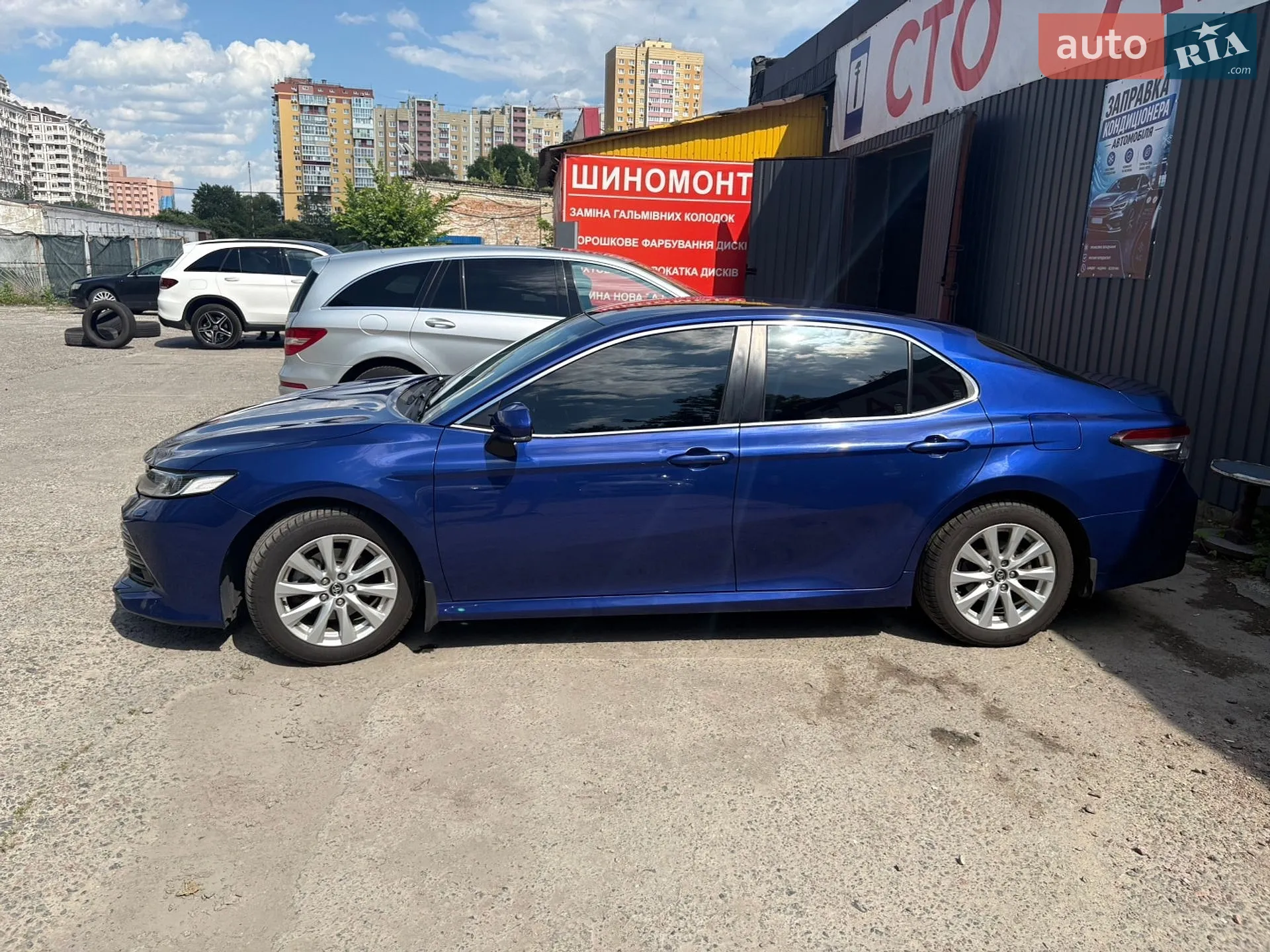 2019 Toyota Camry - мініатюра 2