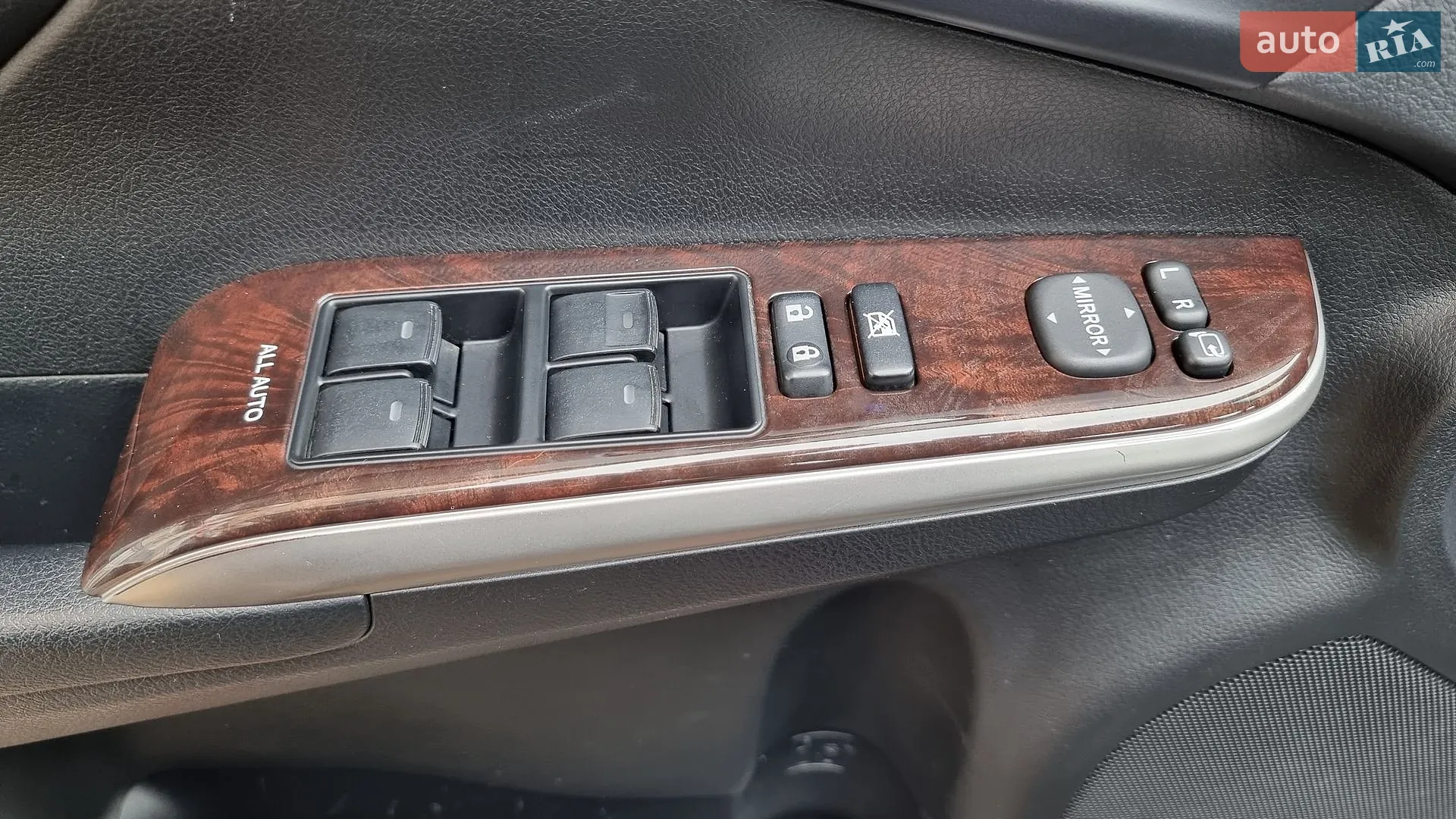2015 Toyota Camry - мініатюра 31