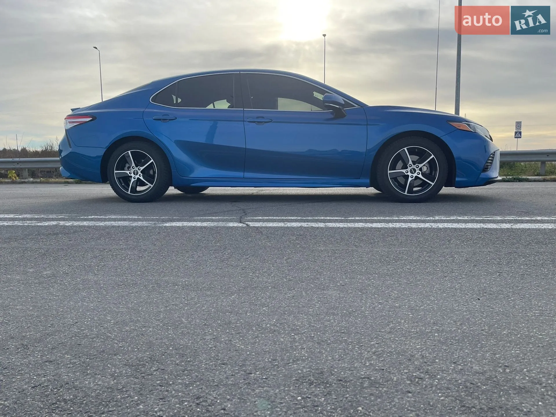 2019 Toyota Camry - мініатюра 2