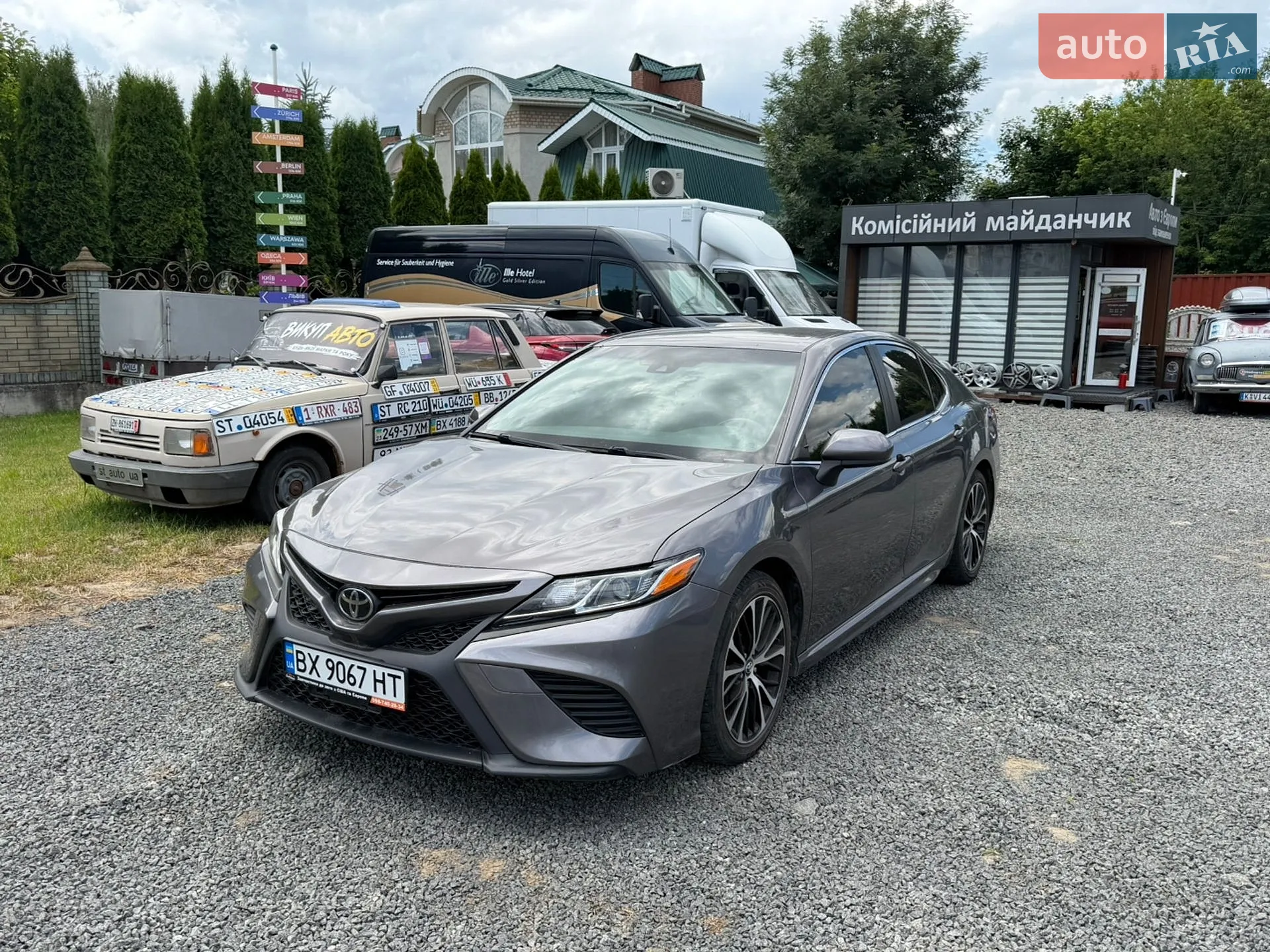 2017 Toyota Camry - фото 1