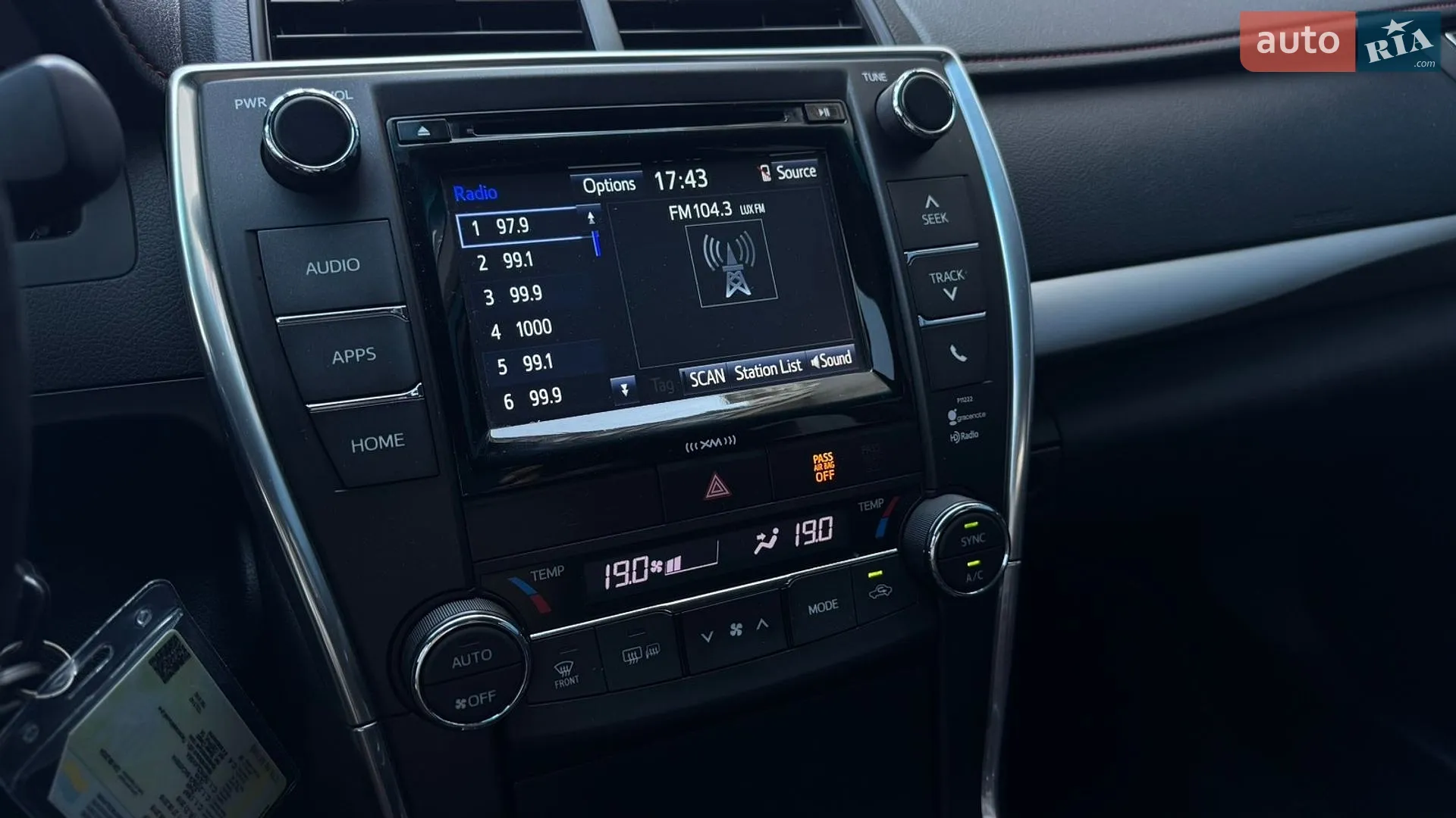 2016 Toyota Camry - мініатюра 17