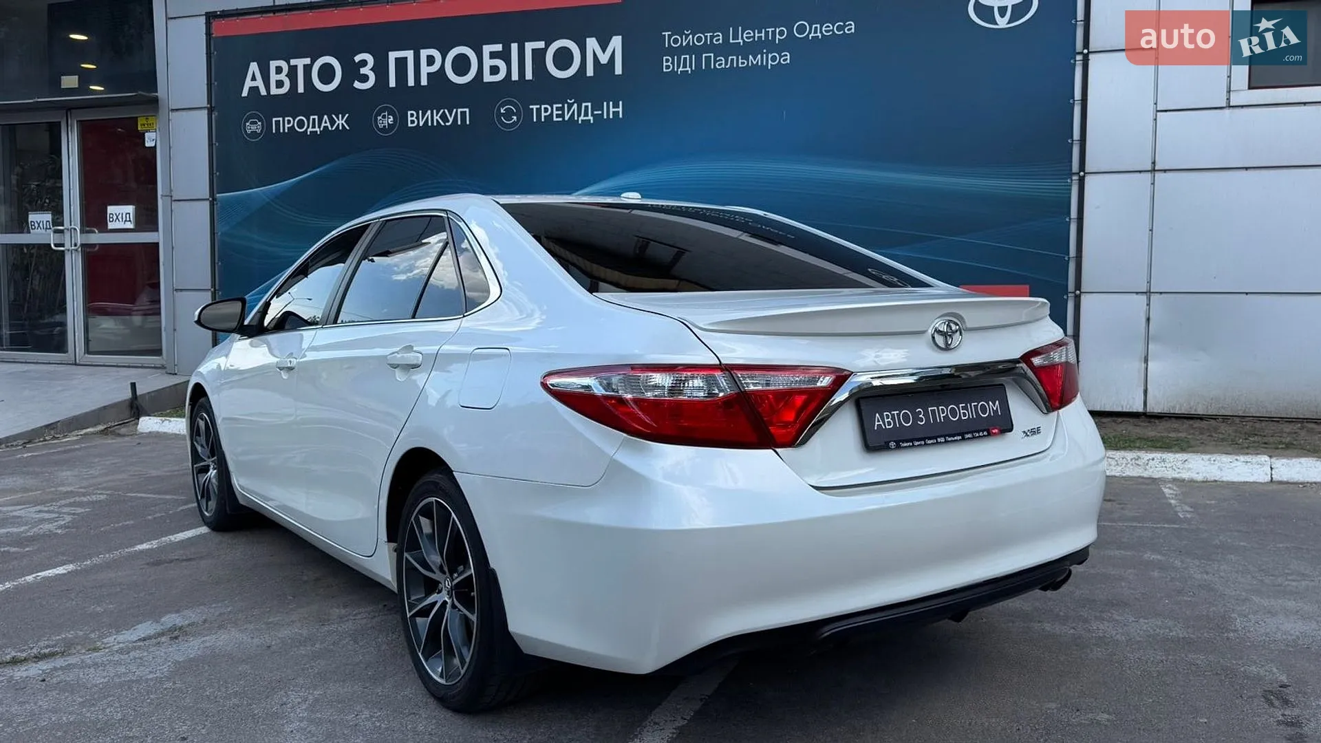 2016 Toyota Camry - мініатюра 2
