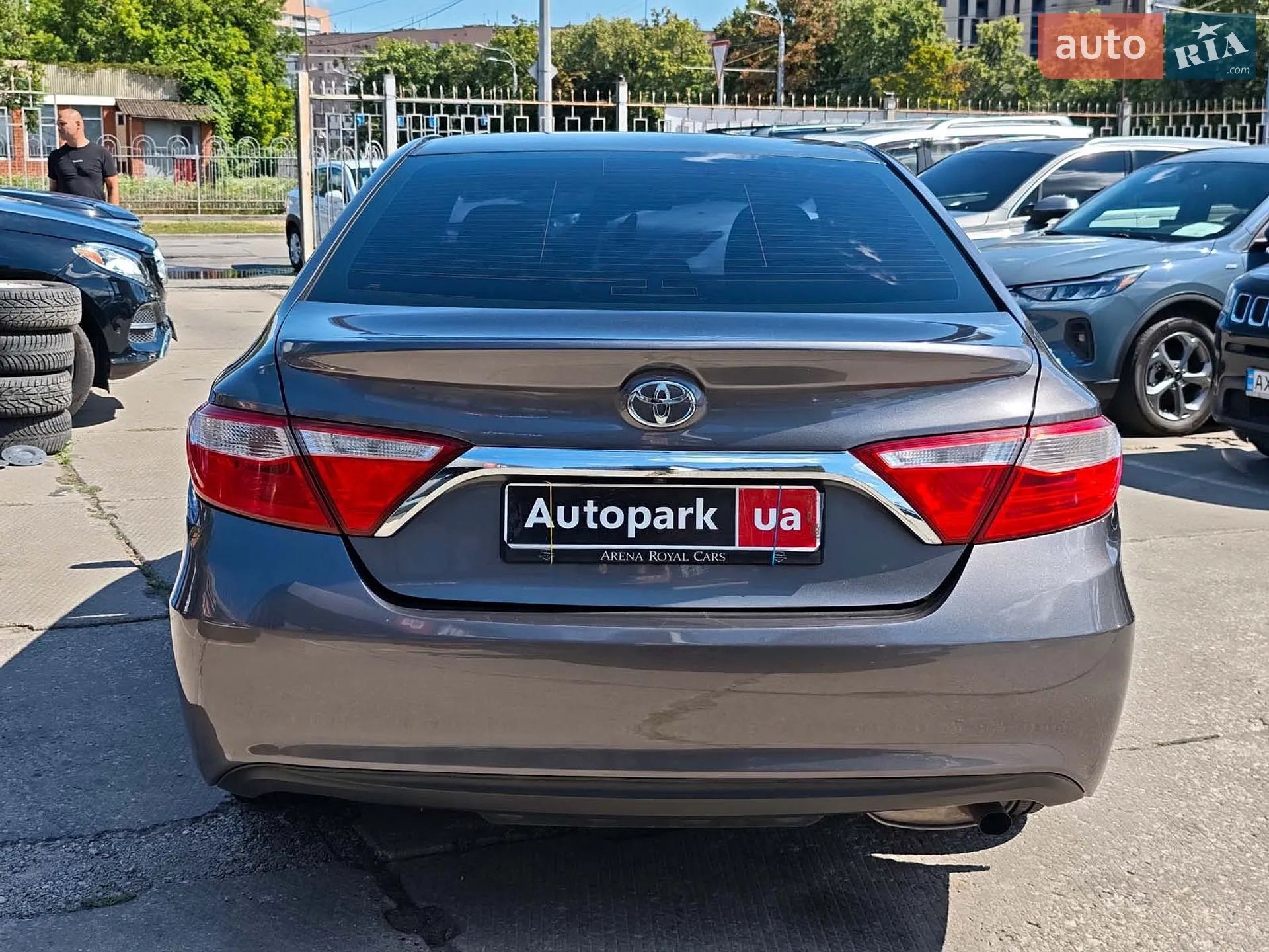 2016 Toyota Camry - мініатюра 10