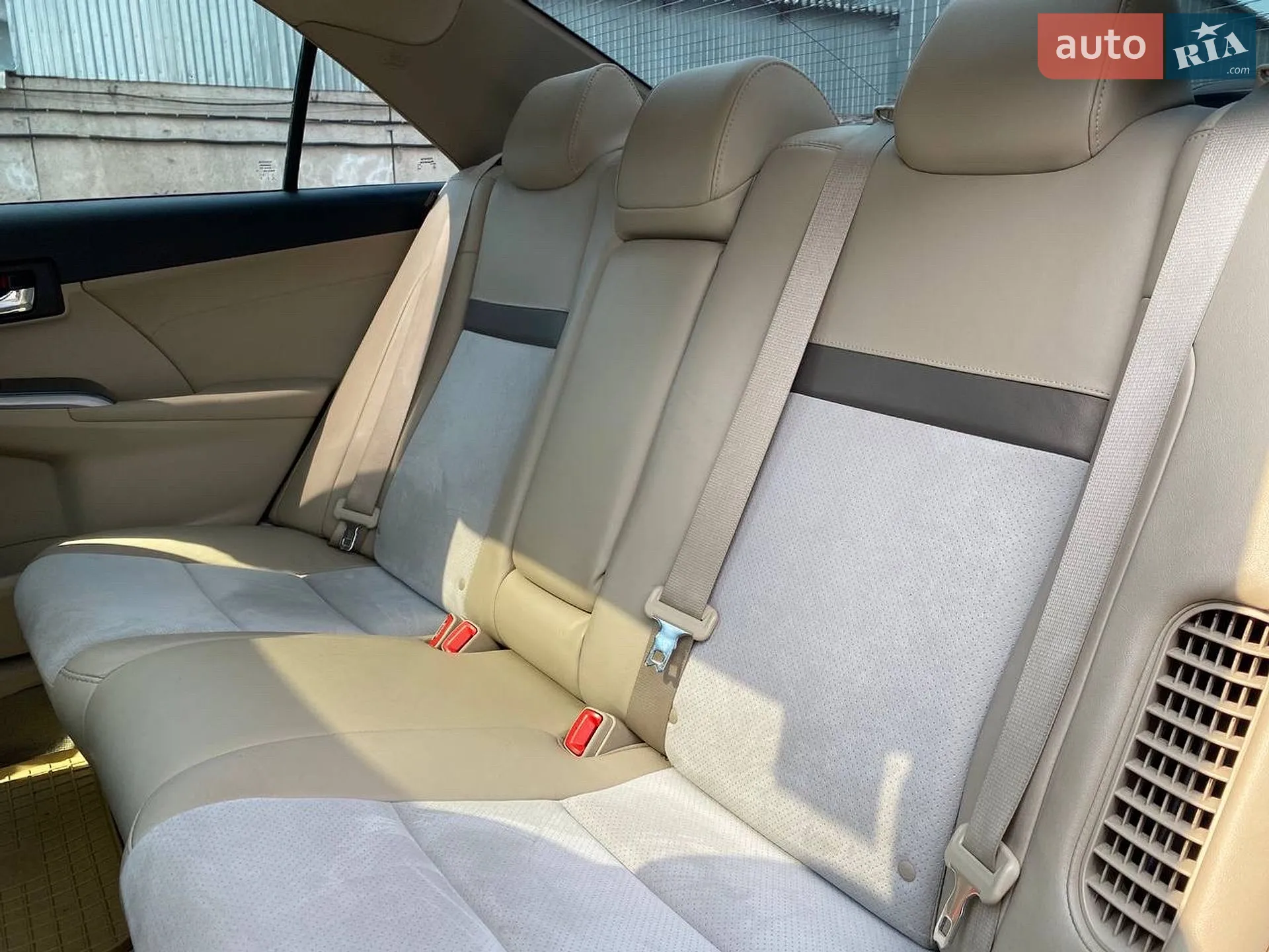 2013 Toyota Camry - мініатюра 18