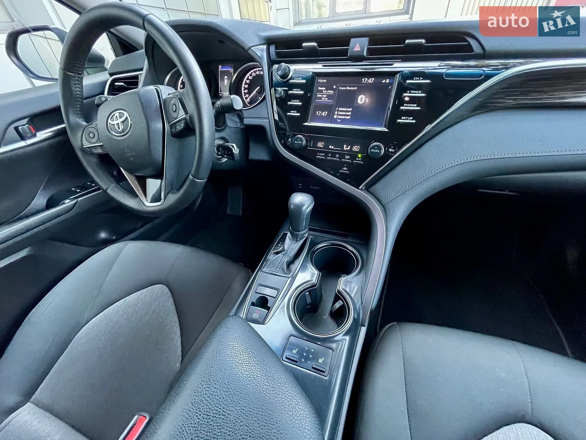 2018 Toyota Camry - мініатюра 16