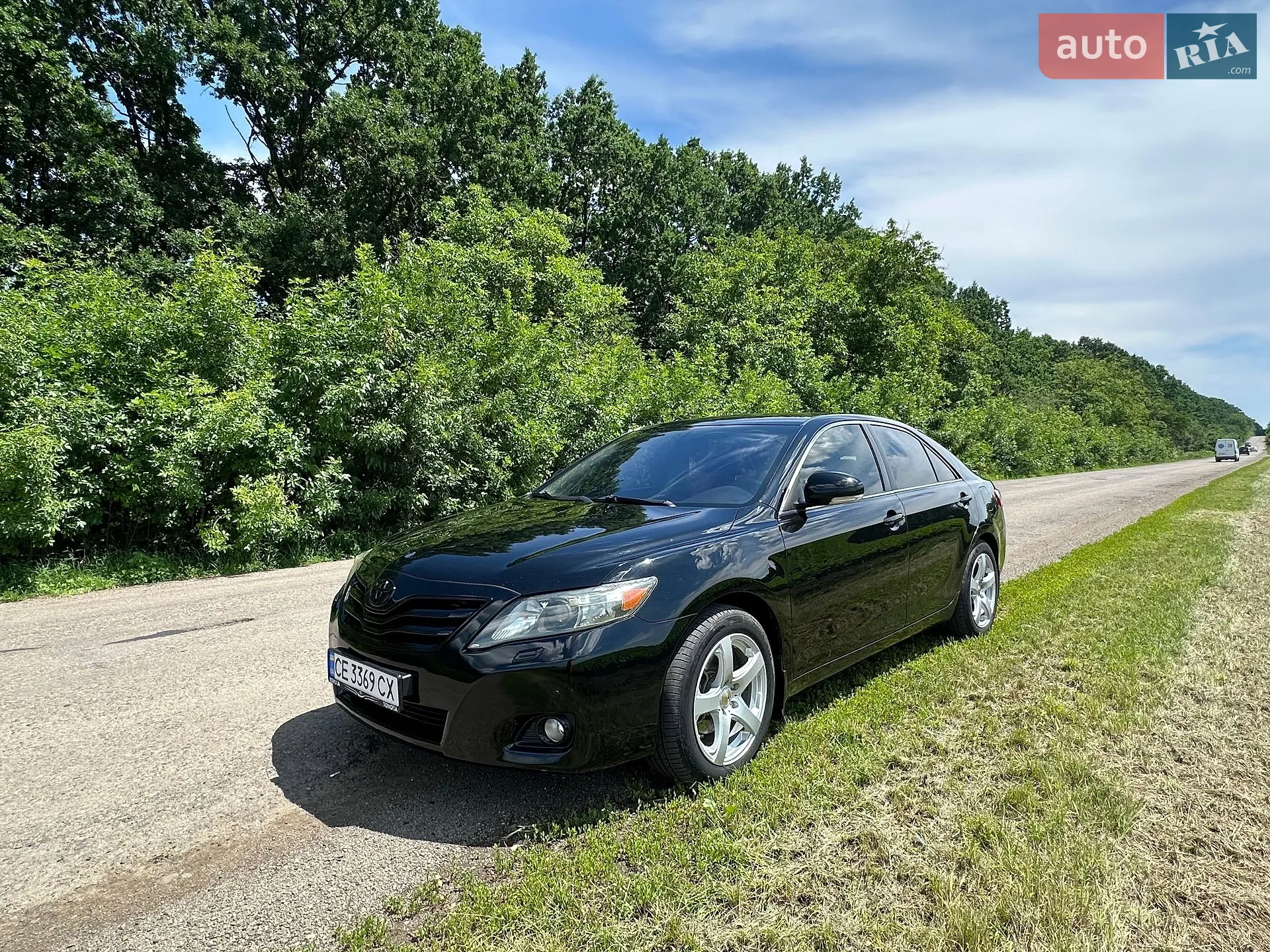 2010 Toyota Camry - фото 1