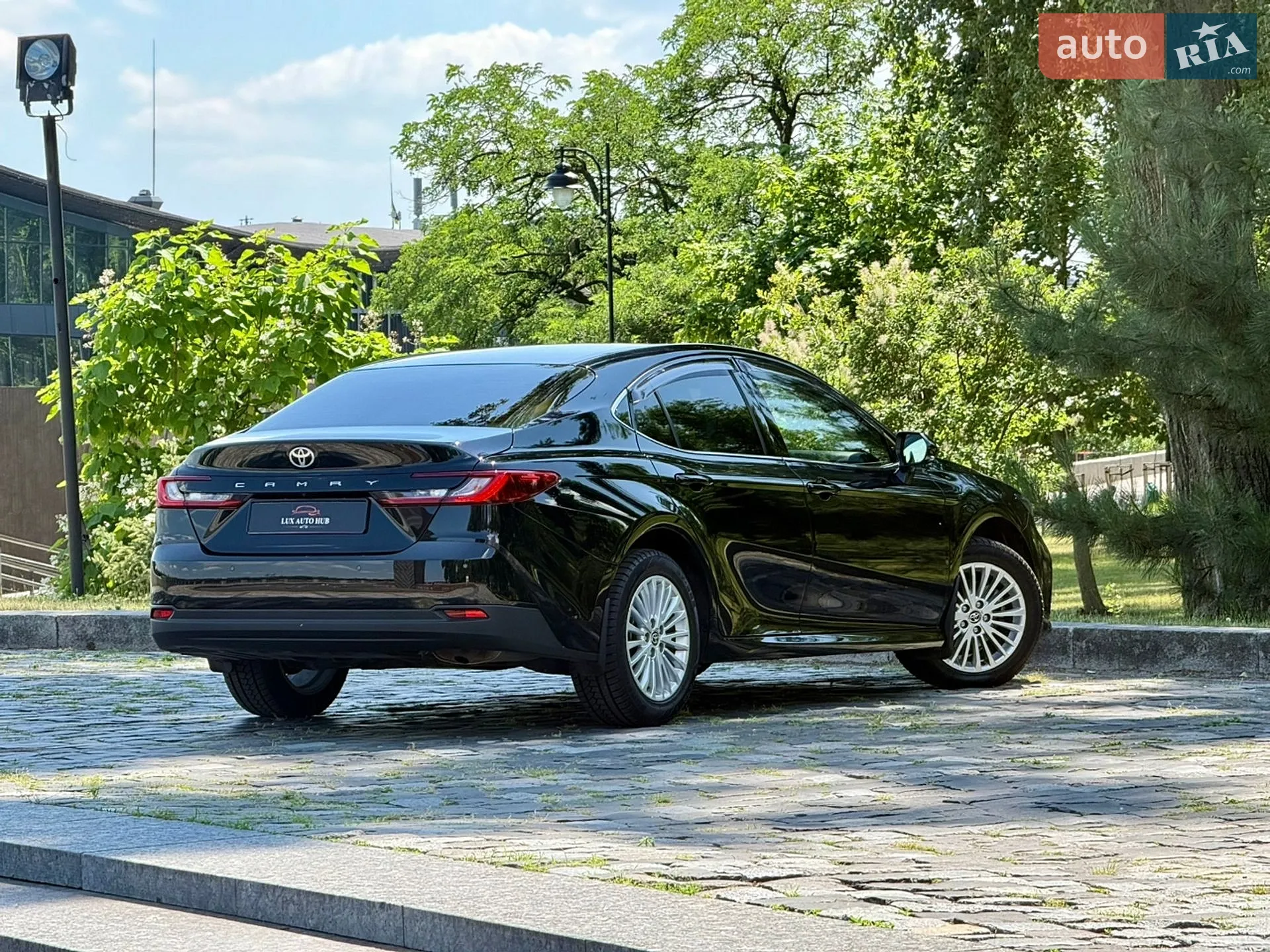 2025 Toyota Camry - мініатюра 12