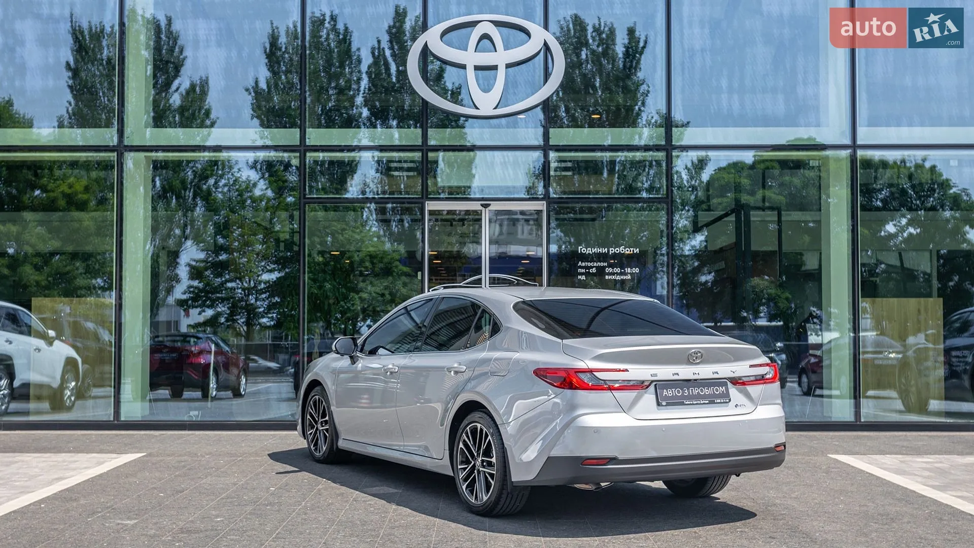 2025 Toyota Camry - мініатюра 2