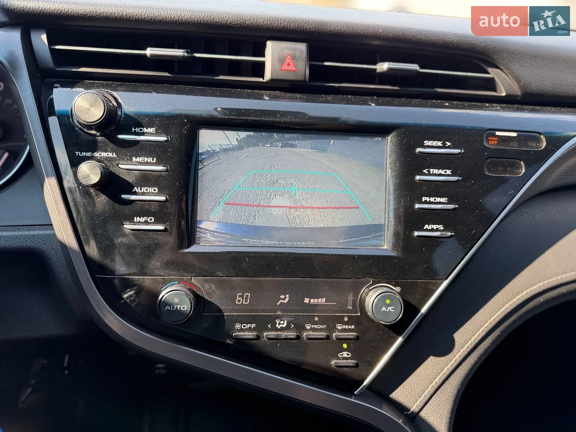 2018 Toyota Camry - мініатюра 11