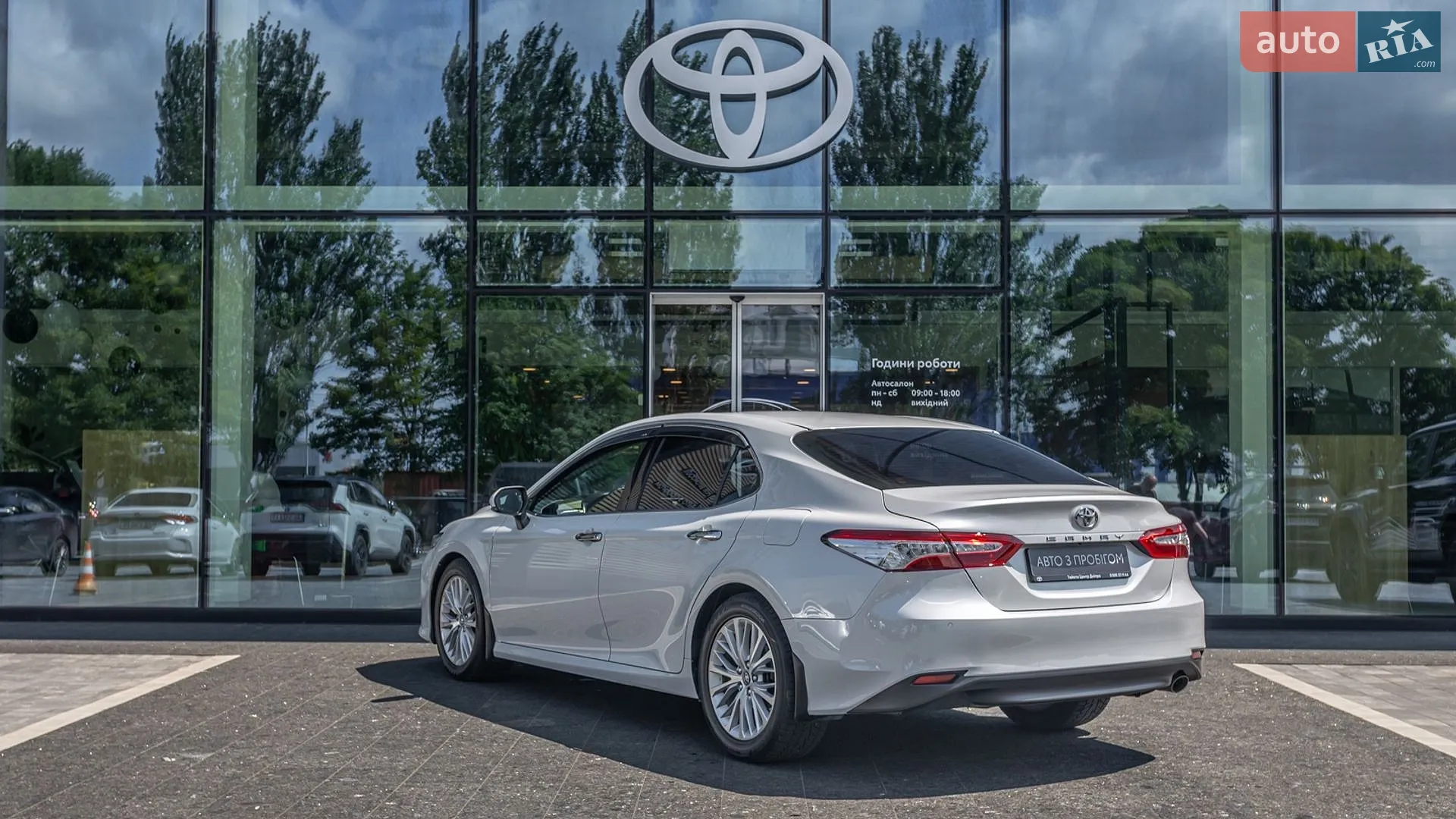 2019 Toyota Camry - мініатюра 2