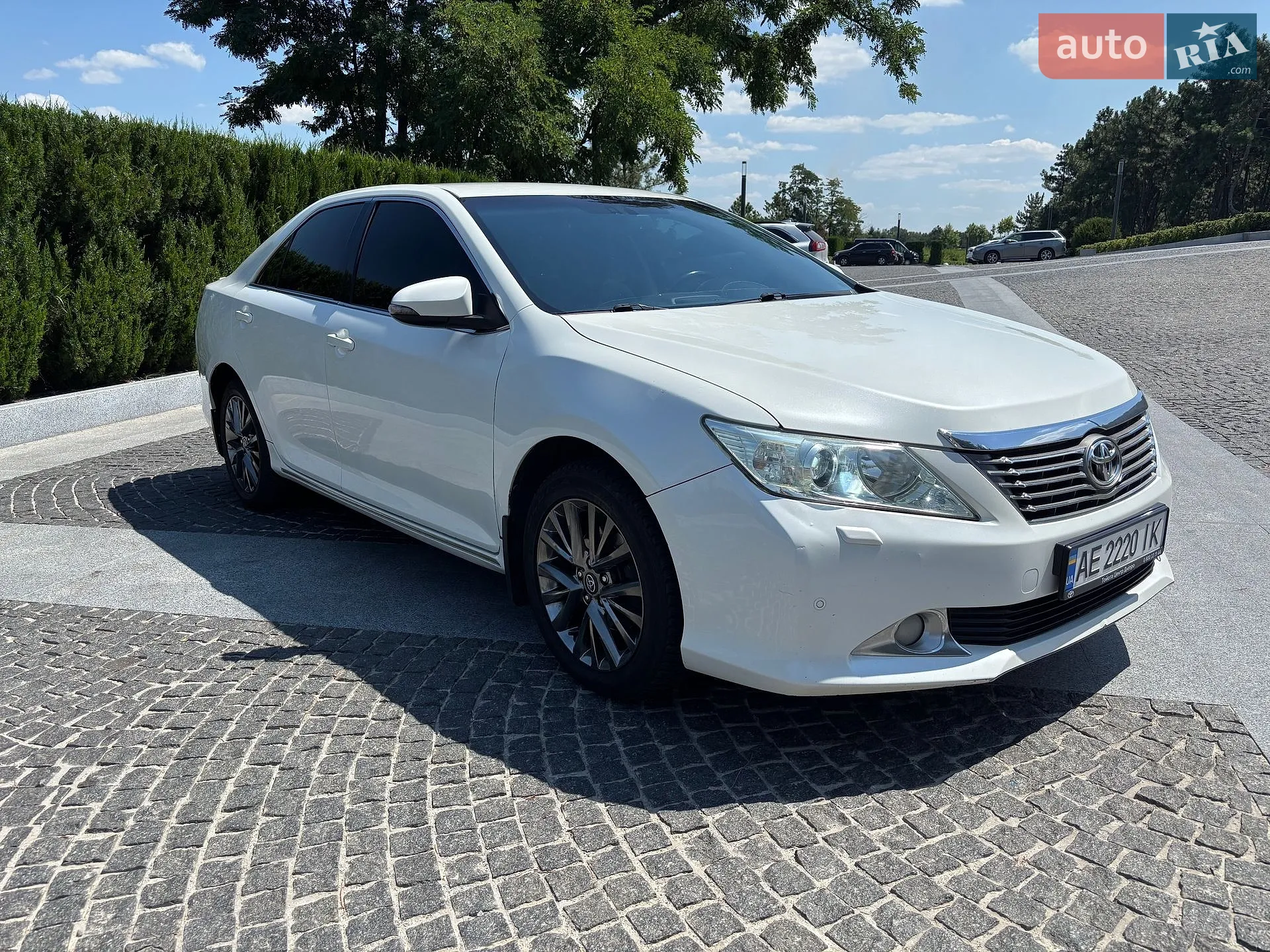 2011 Toyota Camry - фото 1