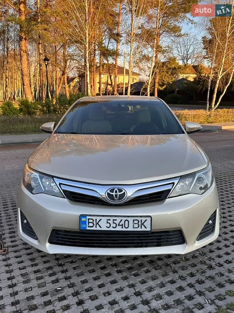 2011 Toyota Camry - фото 1