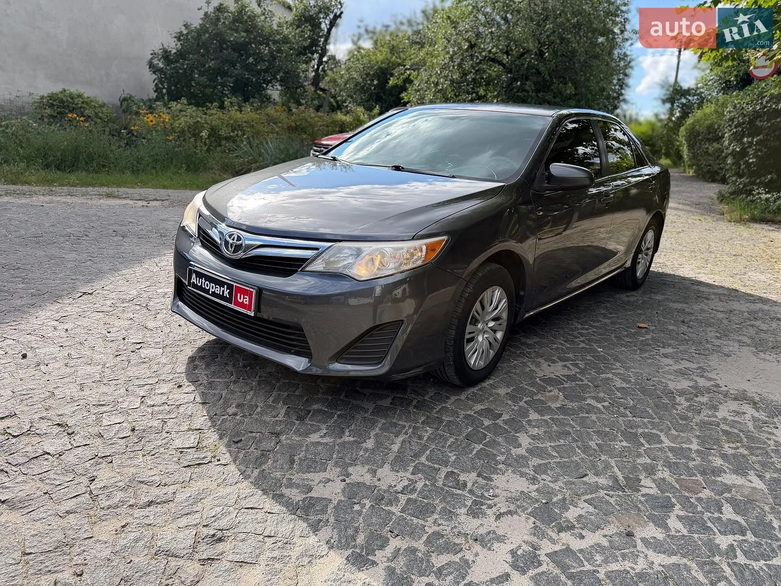 2012 Toyota Camry - фото 1