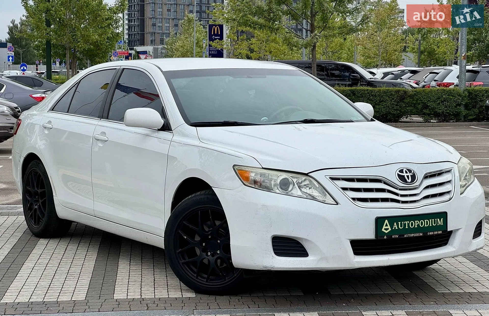 2011 Toyota Camry - фото 1