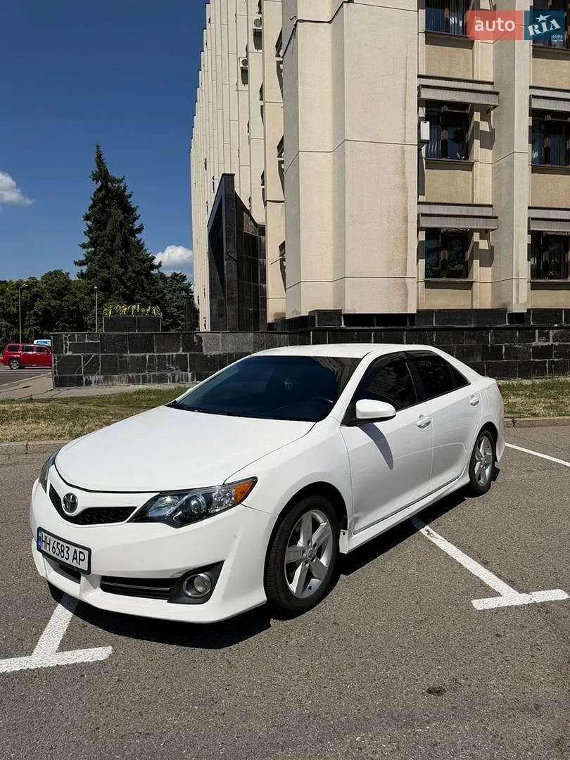 2012 Toyota Camry - фото 1