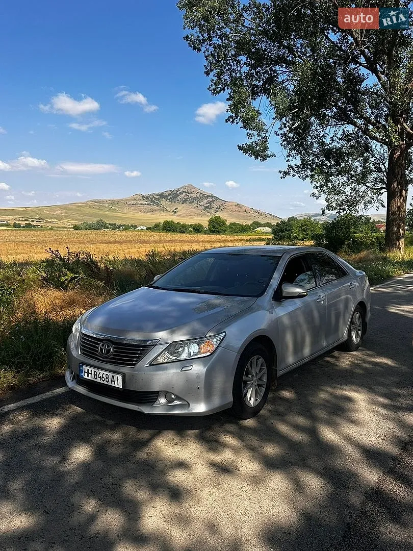 2011 Toyota Camry - фото 1