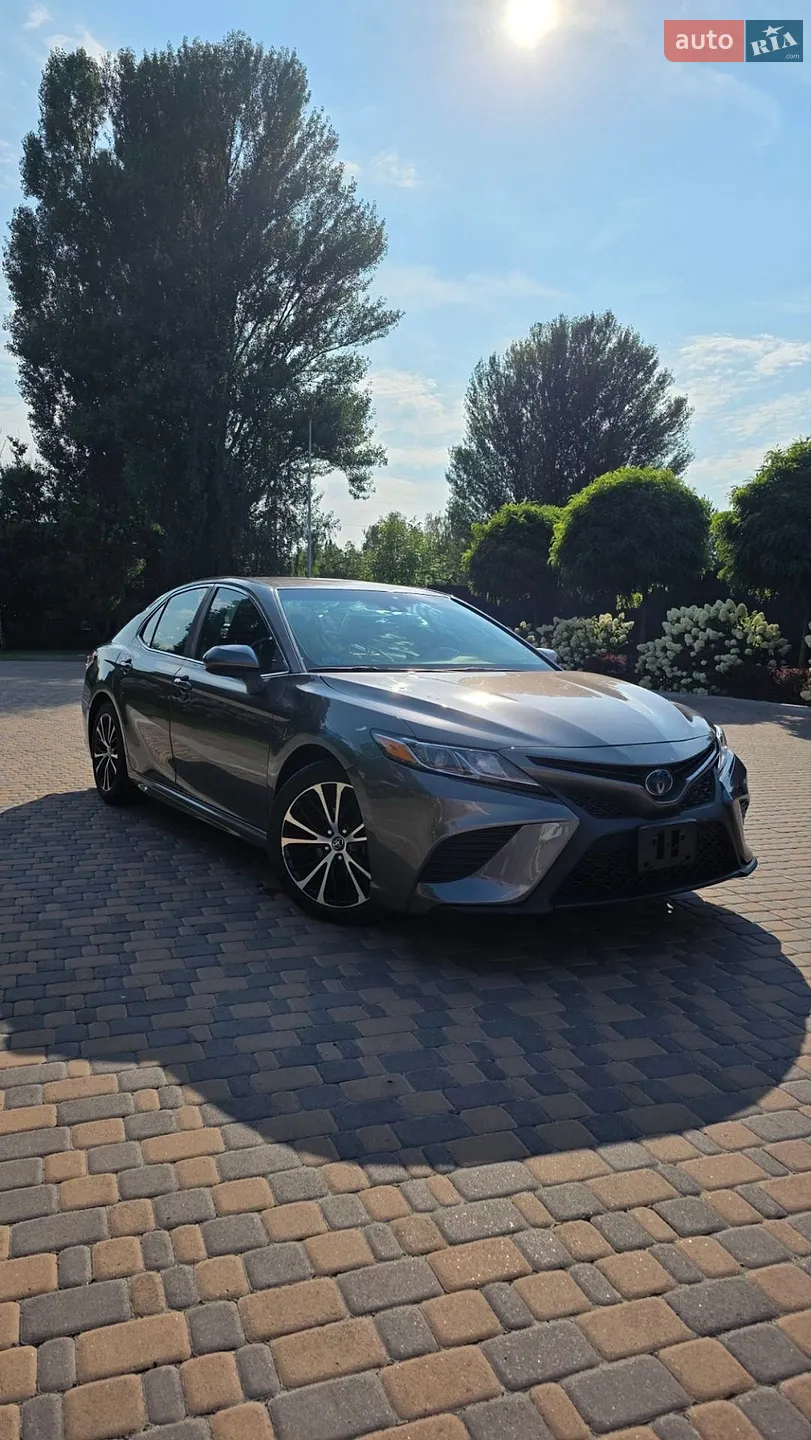 2018 Toyota Camry - фото 1