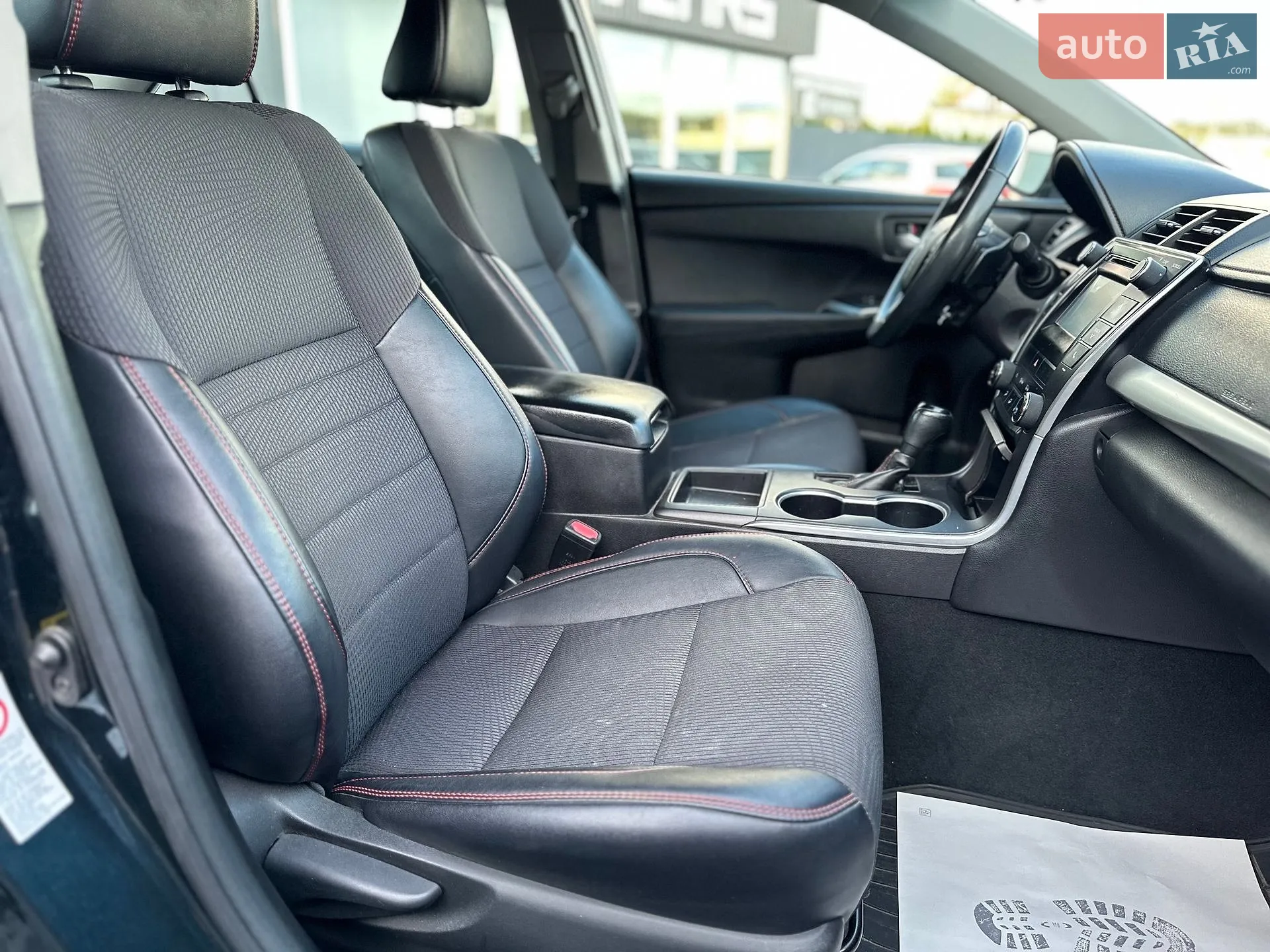 2016 Toyota Camry - мініатюра 13