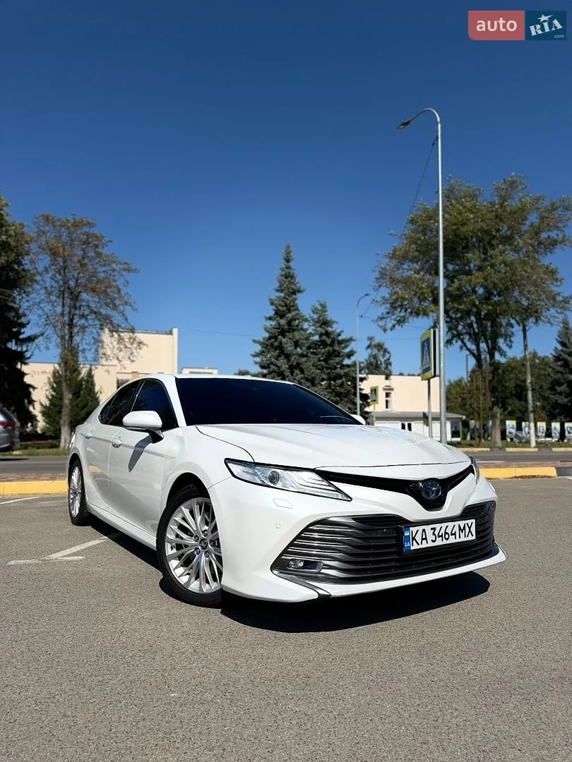 2019 Toyota Camry - фото 1