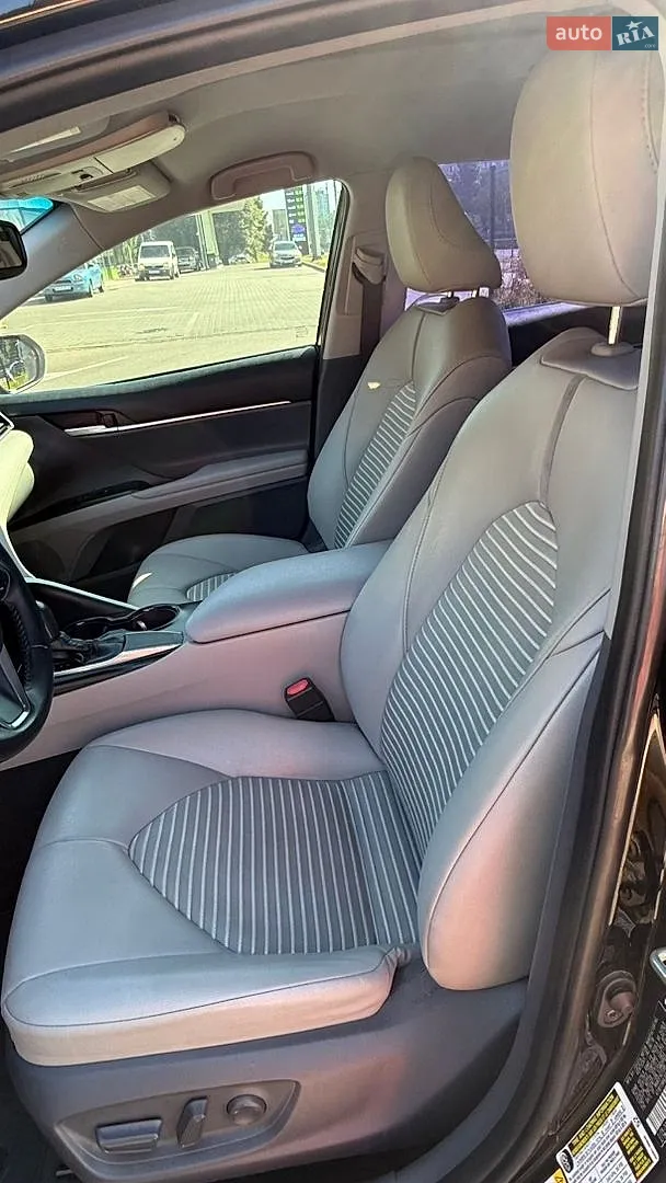 2018 Toyota Camry - мініатюра 17